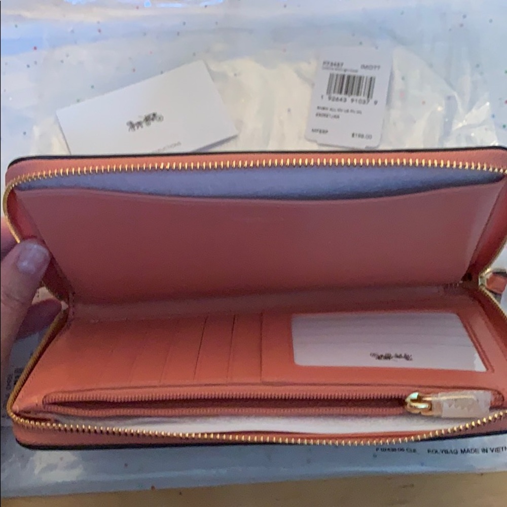 🔥LAST ONE🔥 Coach Large Phone Wristlet W/Rainbows - Picture 4 of 5
